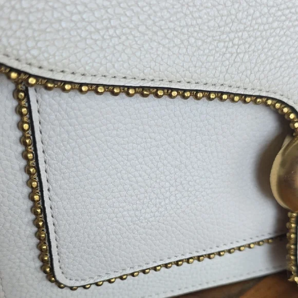 Coach Cream Leather Shoulder Bag with Gold Accents - Picture 4 of 11